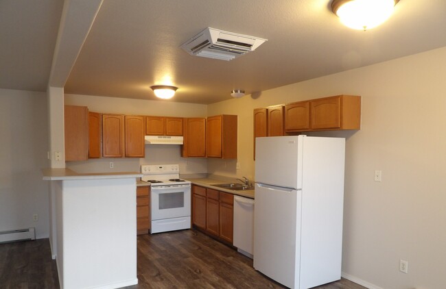 Building Photo - 3137 Perkins Dr