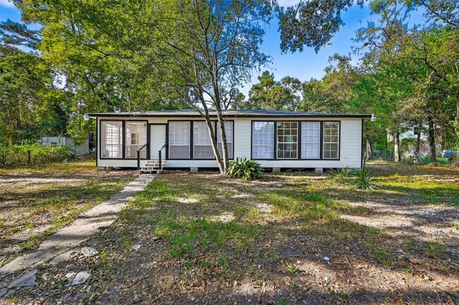 Foto del edificio - 16643 Lake Cir