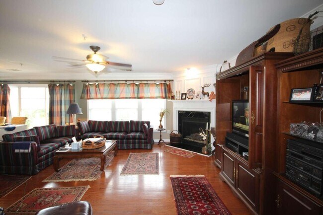 Building Photo - 302 Balaban Cir