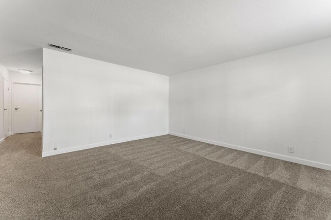 Building Photo - 6033 Westbrook Dr