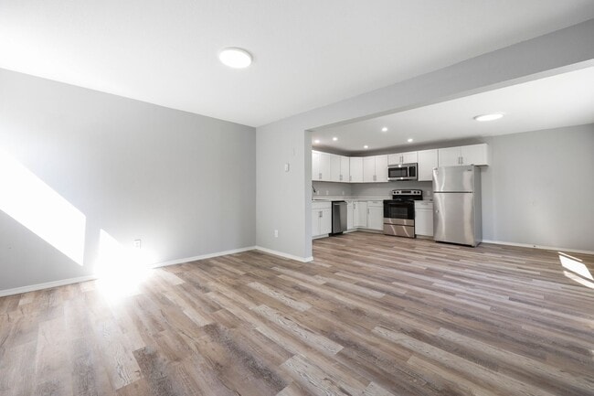 Building Photo - Renovated Basement level unit - West Linn, OR