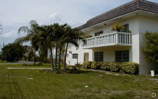 Primary Photo - Biscayne Gardens Apartments