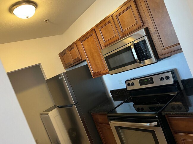 Foto del edificio - 2 bed 2 bath for lease rent 1020-201 Siena...