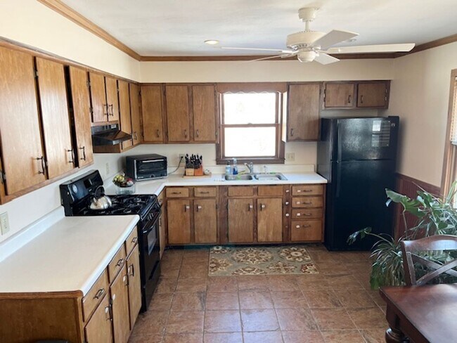 Building Photo - 3 Bedroom Home in South Burlington VT Available 4/1!