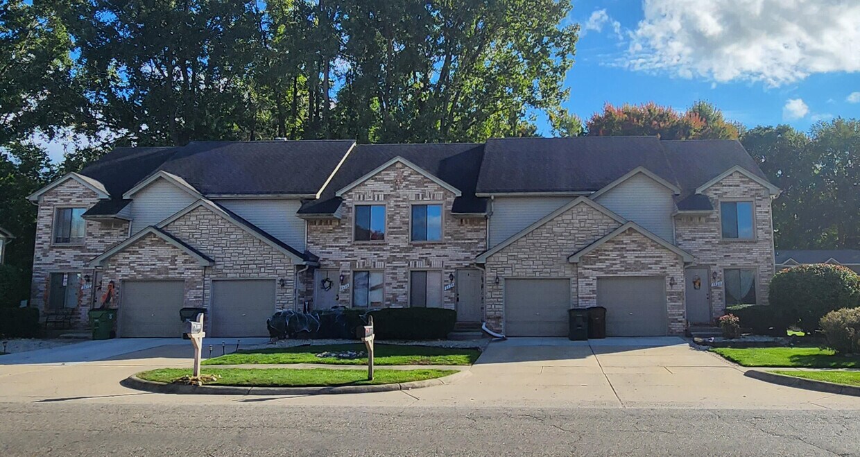 Foto principal - 8424 Annsbury Dr