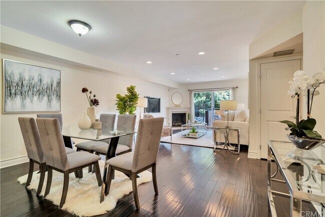 Foto del edificio - 1353 N Fuller Ave