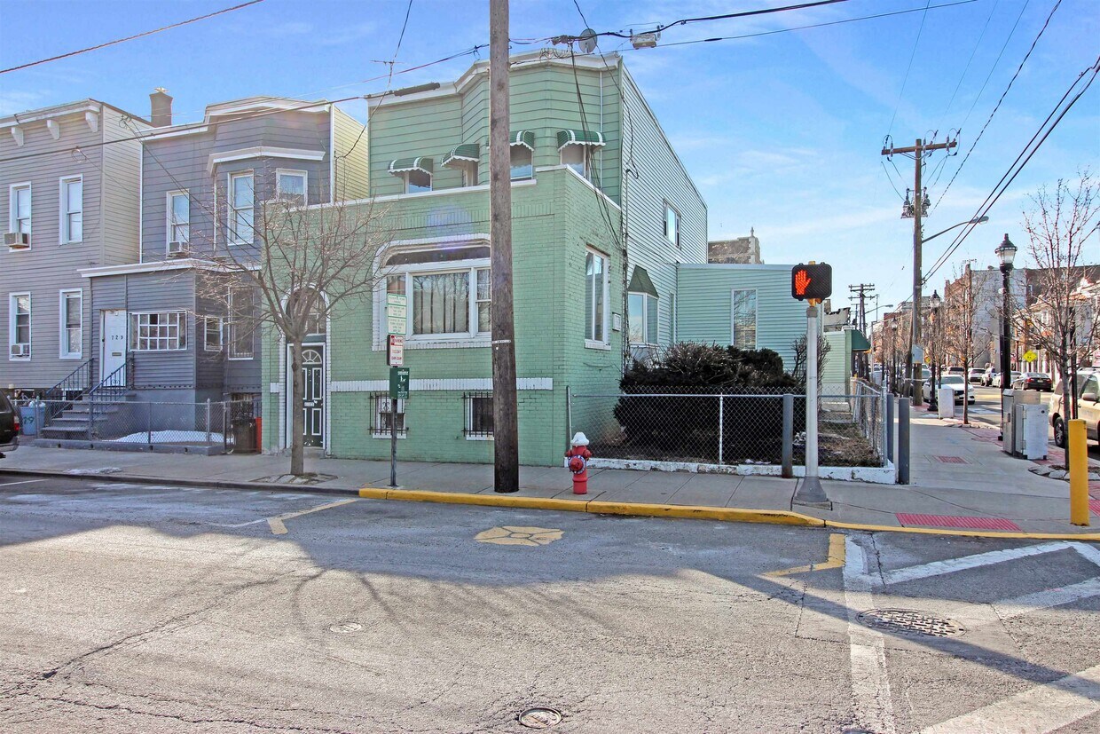 731 30th St Unit 1, Union City, NJ 07087 Condo for Rent in Union City