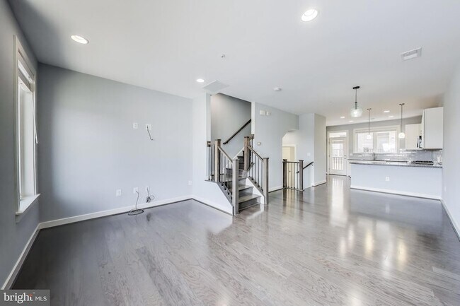 Foto del edificio - 16580 Crabbs Branch Way