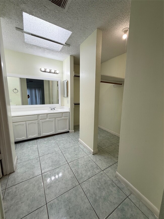 Building Photo - 9011 Ketchwood Dr