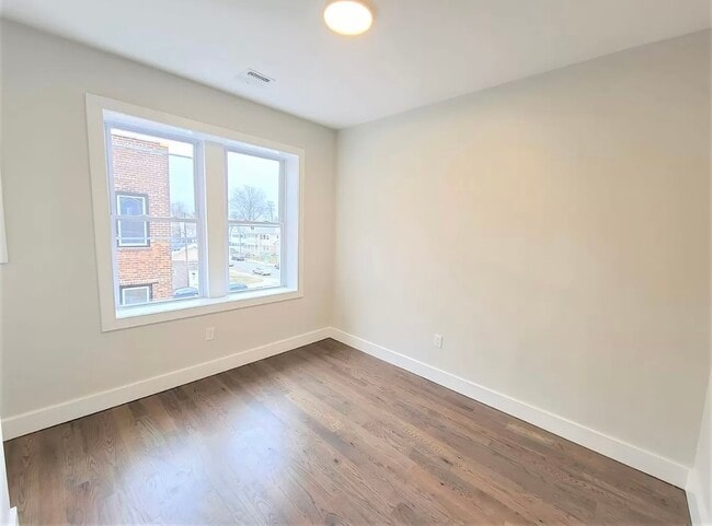 535 Hawthorne Ave 303 - 540 Hawthorne Ave