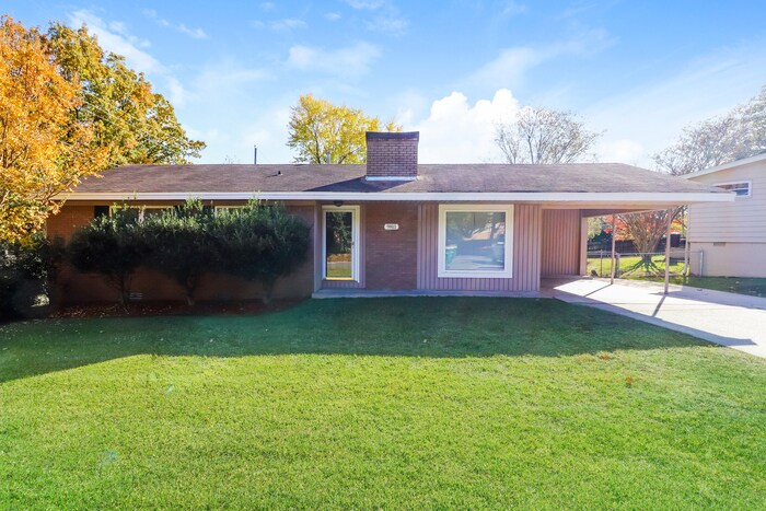 Foto principal - 9811 Temple Dr