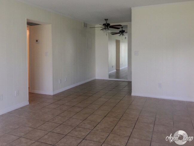 Foto del edificio - 1852 Golf View Ave
