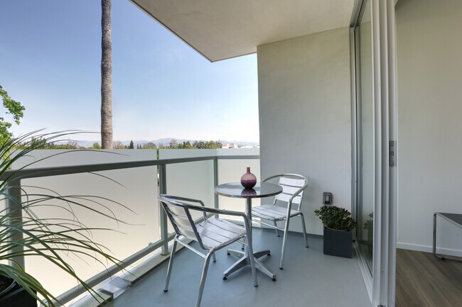Patio - 12602 Moorpark St