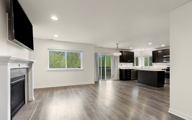 Building Photo - 744 Courage Ct