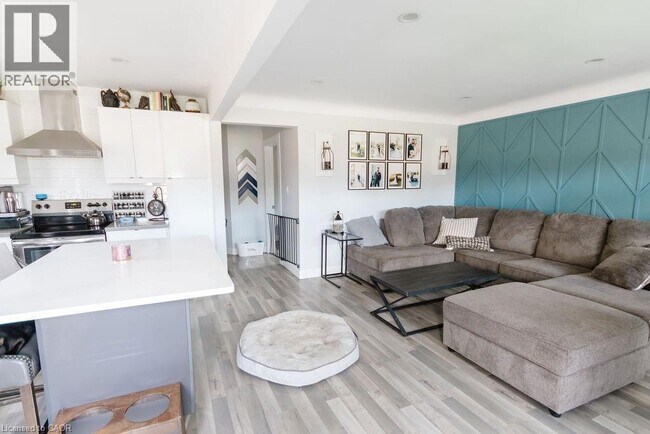 Photo du bâtiment - 325 E 18th St