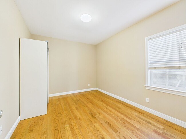 Building Photo - 259-260 Brighton Ave, San Francisco, CA 94112