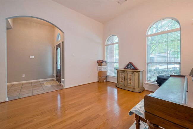 Building Photo - 1007 Casting Springs Way