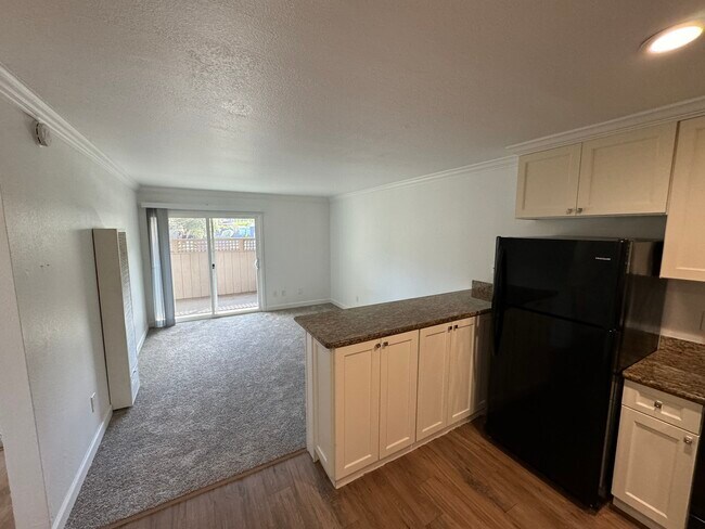 Building Photo - Oak Tree Apartments