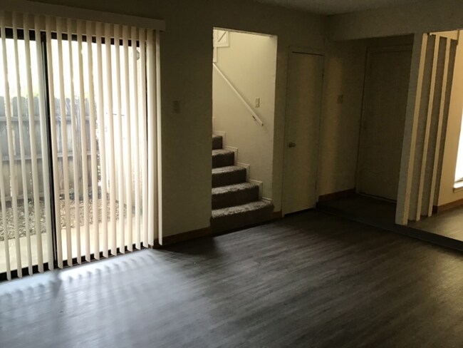 Foto del edificio - 2227 Madison Dr