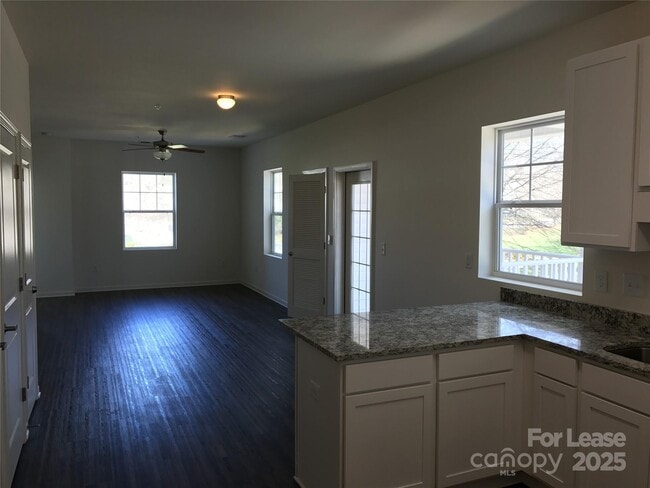 Building Photo - 17905 Delmas Dr