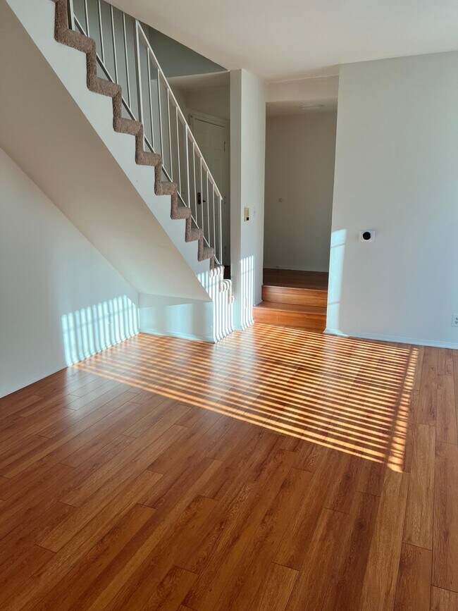 Foto del edificio - 7039 Kittyhawk Ave