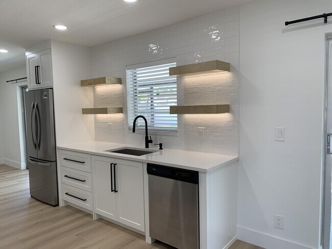 Foto del edificio - 6741 NW 26th Terrace