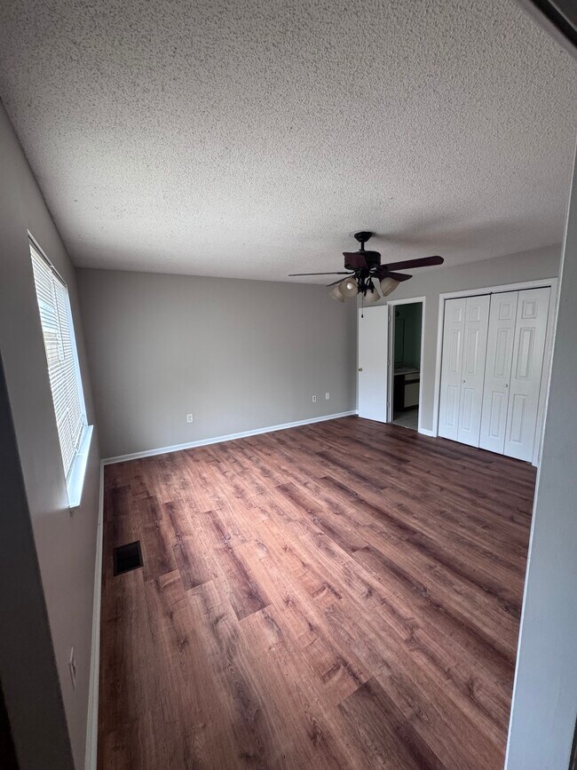 Foto del edificio - 1456 Flintwood Dr