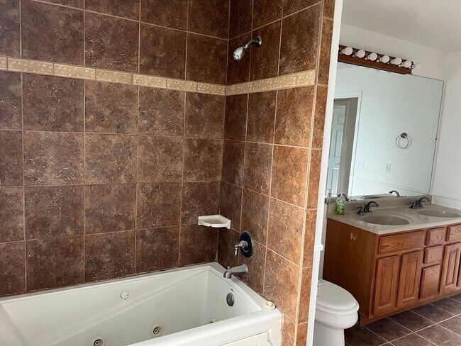 Foto del edificio - 4 bed/2 bath Morrison house