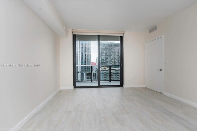 Foto del edificio - 45 SW 9th St