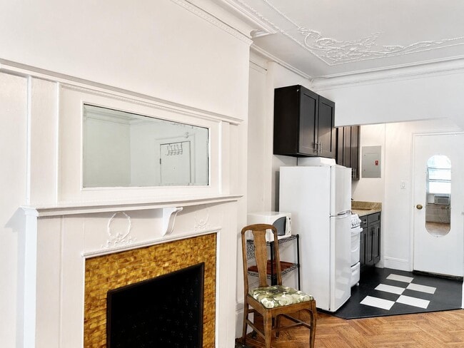 Building Photo - 309 W 107th St