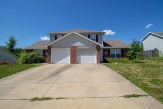 Building Photo - 1413-1415-1415 N Frideriki Dr