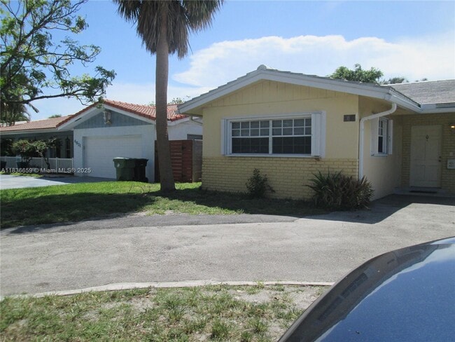 Building Photo - 4831 Bayview Dr