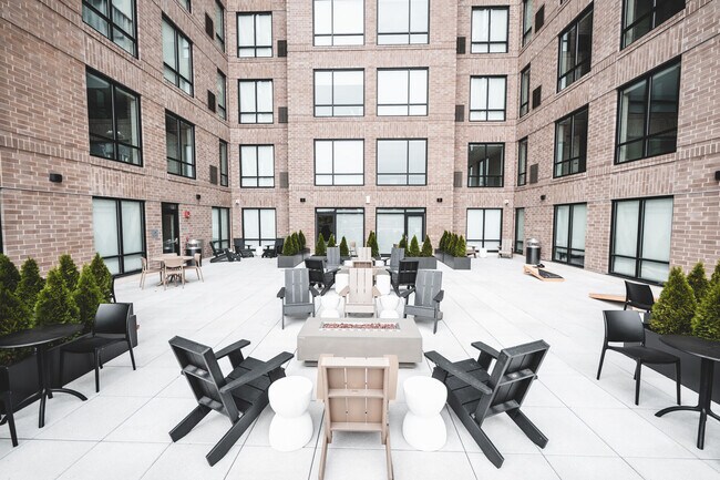 Building Photo - The Julian