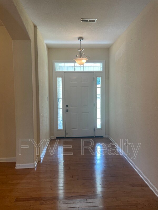 Foto del edificio - 6311 Beaver Ridge Rd