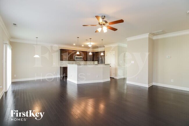 Building Photo - 2207 Talon Dr