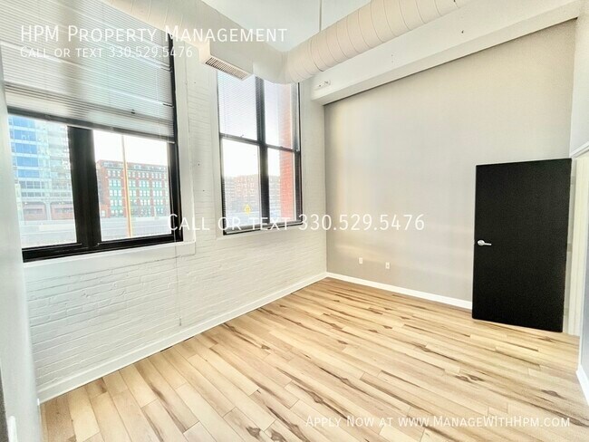 Foto del edificio - Call 330-529-5476 To Schedule A Showing!