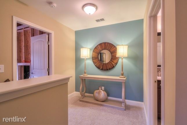 Building Photo - 2 br, 3 bath House - 1060 Callaway Drive #100