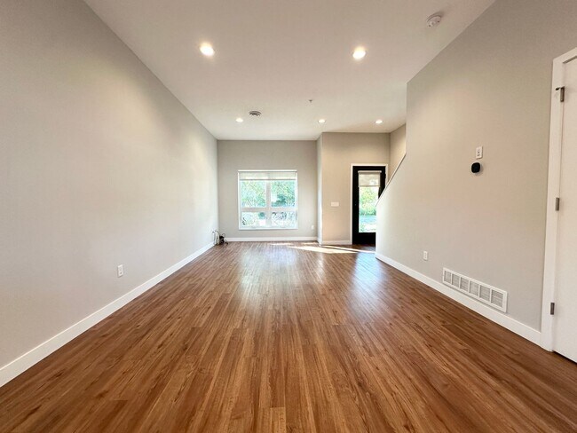 Foto del edificio - ONE MONTH FREE ON 12-MONTH LEASE!