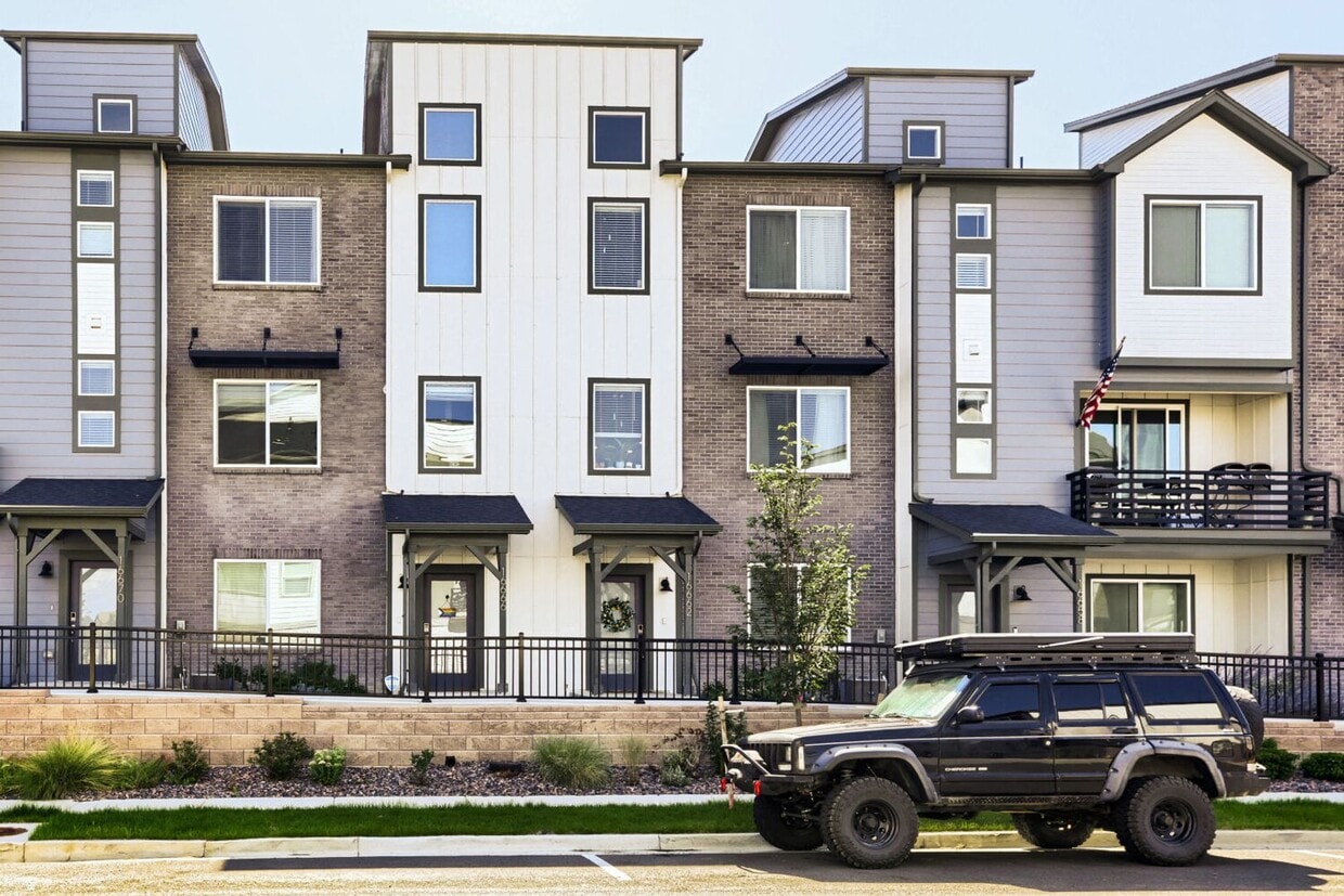 Spacious 3-Bedroom Home with Modern Finishes in North Broomfield - Spacious 3-Bedroom Home with Modern Finishes in North Broomfield