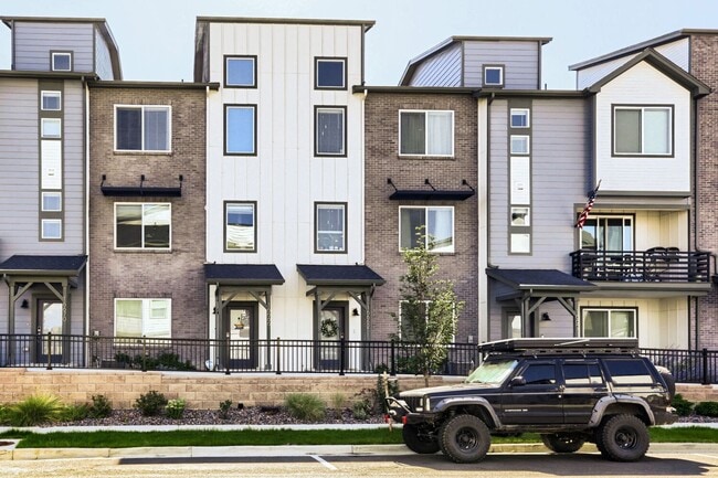 Spacious 3-Bedroom Home with Modern Finishes in North Broomfield - Spacious 3-Bedroom Home with Modern Finishes in North Broomfield
