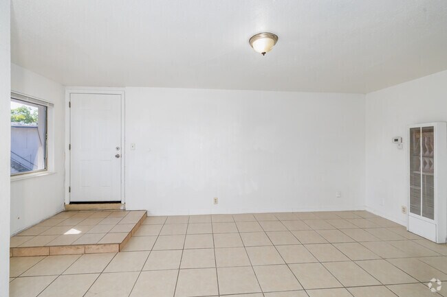 1 dormitorio, 1 baño - 525 pies cuadrados - Sala de estar - Plaza Estates