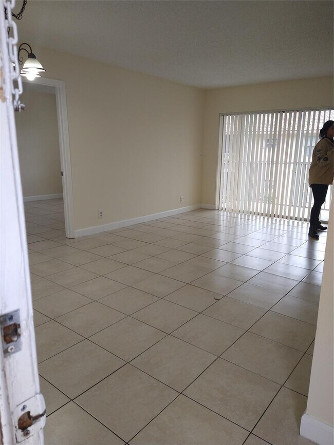 Building Photo - 8395 Royal Palm Blvd