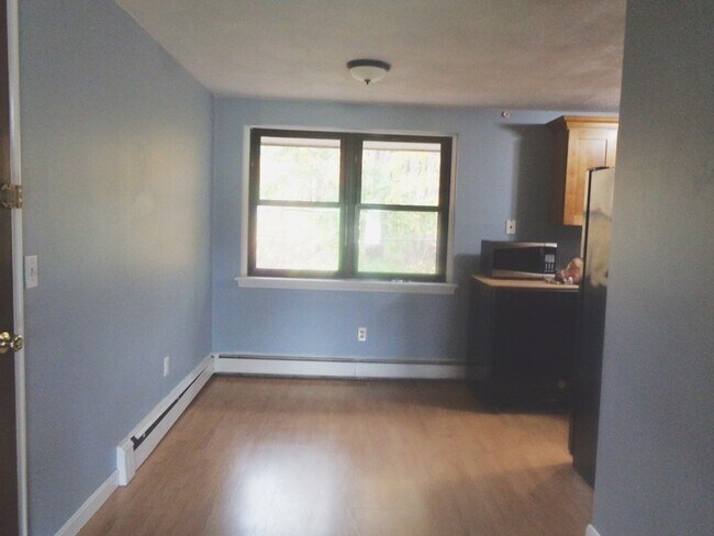 Building Photo - 2 Town House Ln