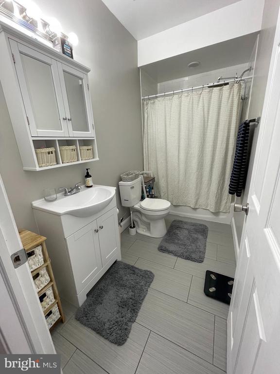 Foto del edificio - 667 N 39th St
