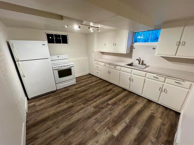 Building Photo - 144 S 100 W