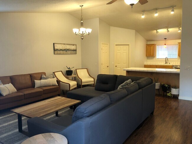 Foto del edificio - Ranch style home close to river & trails, ...