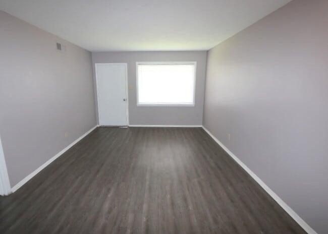 Habitación familiar - Center Court Apartments-1 month FREE!