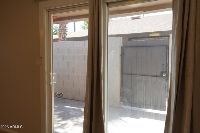 Foto del edificio - 1132 N 84th Pl