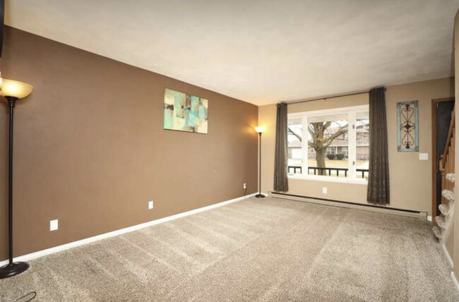 Foto del edificio - 688 Trailsway Ln