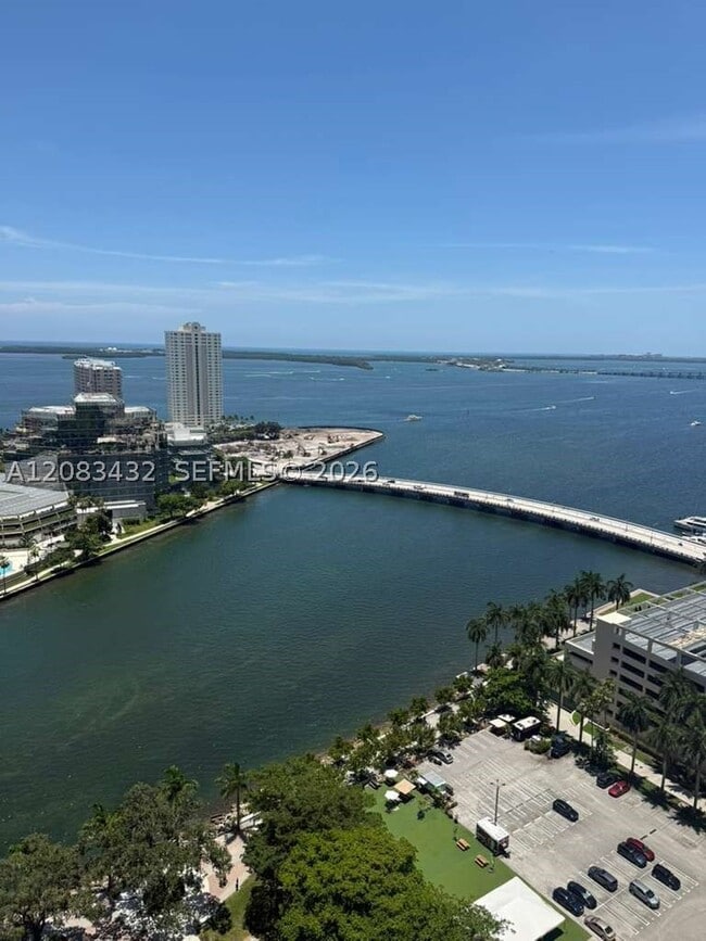 Building Photo - 495 Brickell Ave